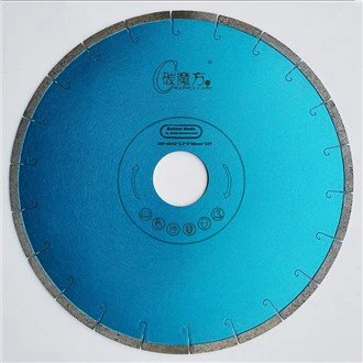 Bagaimanakah arah putaran gergaji mempengaruhi prestasi bilah gergaji Dekton?